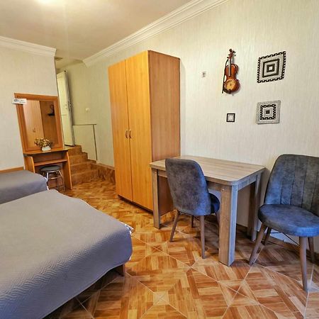 Paata'S Guesthouse Borjomi Luaran gambar